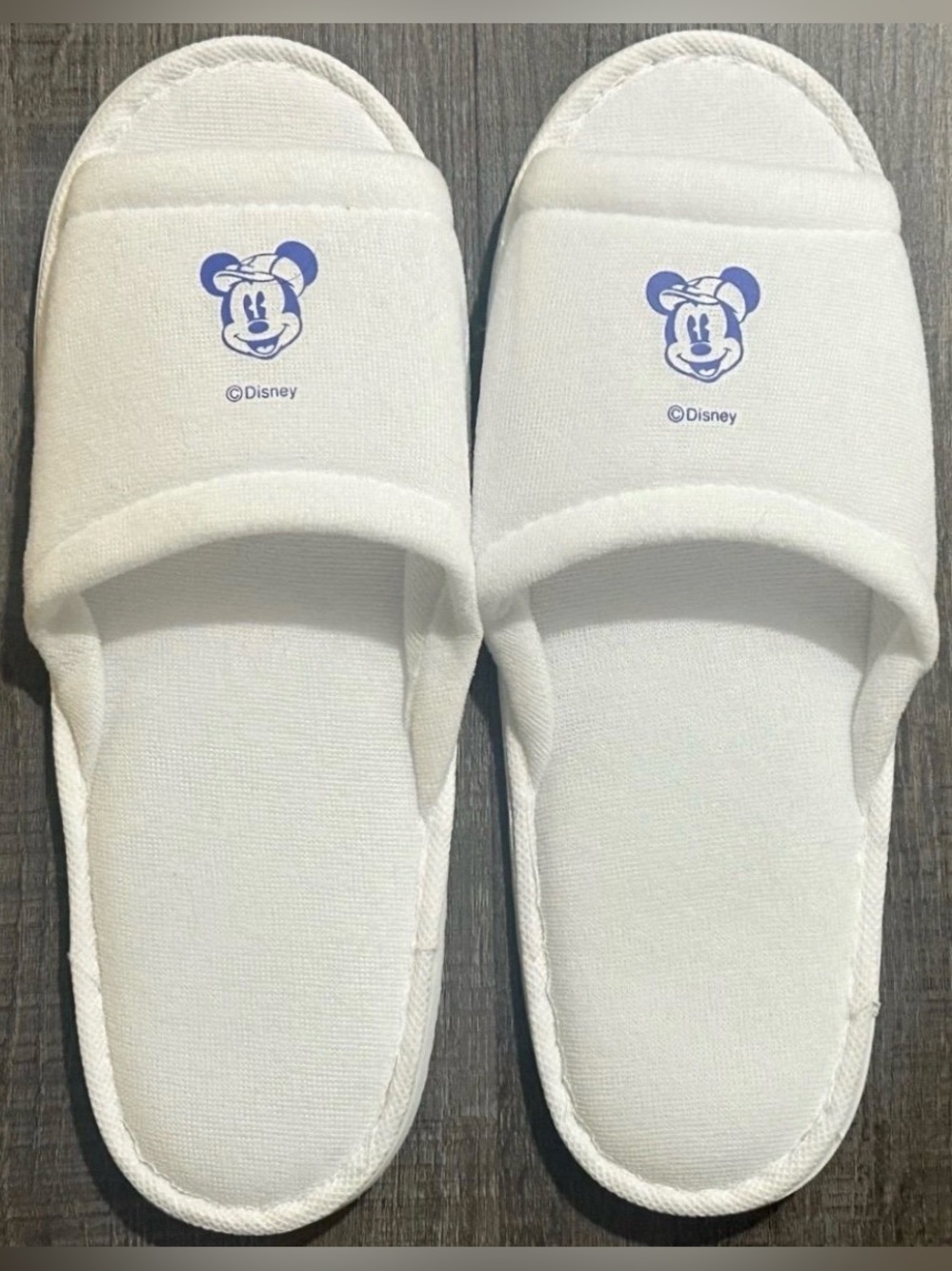 New Disney Women’s One Size up to Size 11 White Mickey Mouse Slippers